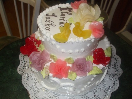 Svadobná torta FAREBNÉ RUŽE s HOLÚBKAMI
